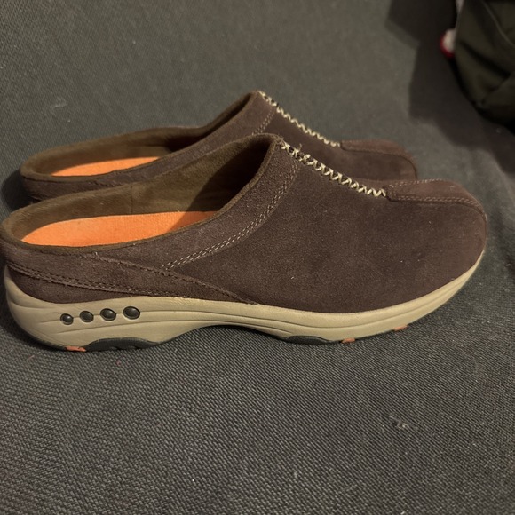 Easy Spirit Brown  SuedeRound Closed-Toe Slip On Mule Clog  Womens Size 8.5 - Picture 2 of 5